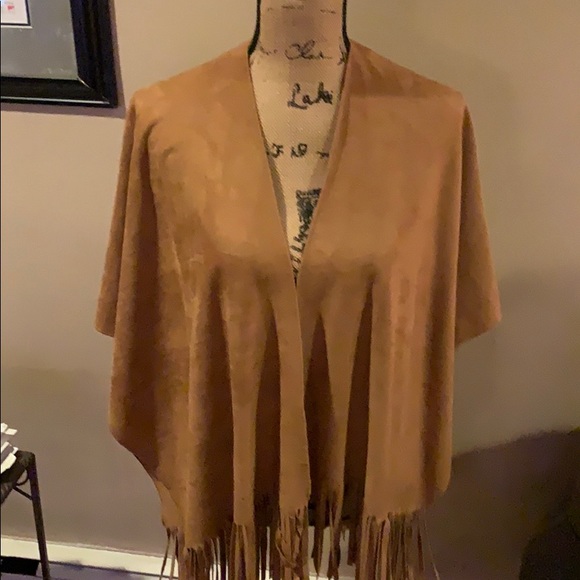 GORGEOUS NWOT Caramel Soft Suede Fringed Shawl/Wrap - Picture 1 of 5
